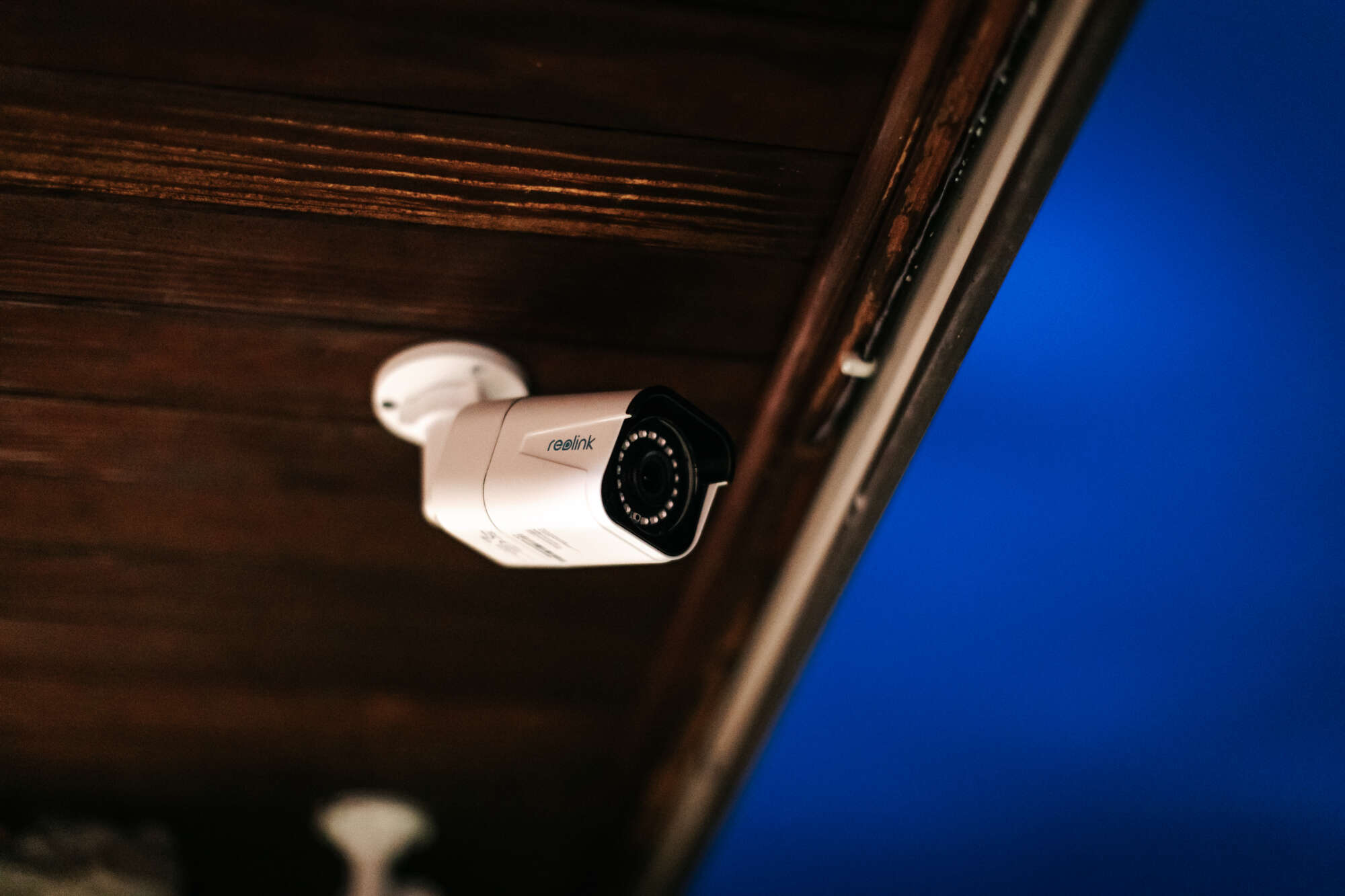 PHOTO D'UNE CAMÉRA DE SURVEILLANCE EXTÉRIEURE